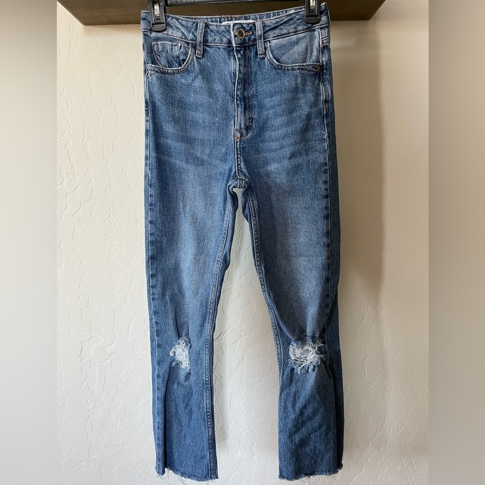 Zara| Medium Wash Straight Jeans in Distressed Style, Raw Hem—Size 2•••